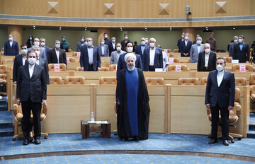 روحانی:فرمانده جنگ اقتصادی بودم اما بدون سرباز /هیچ وزیری را بخاطر رفاقت انتخاب نکردم