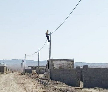 توسعه شبکه توزیع برق روستایی در منطقه طرود شهرستان شاهرود
