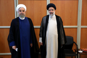 روحانی دفتر ریاست جمهوری را به رییسی تحویل داد 