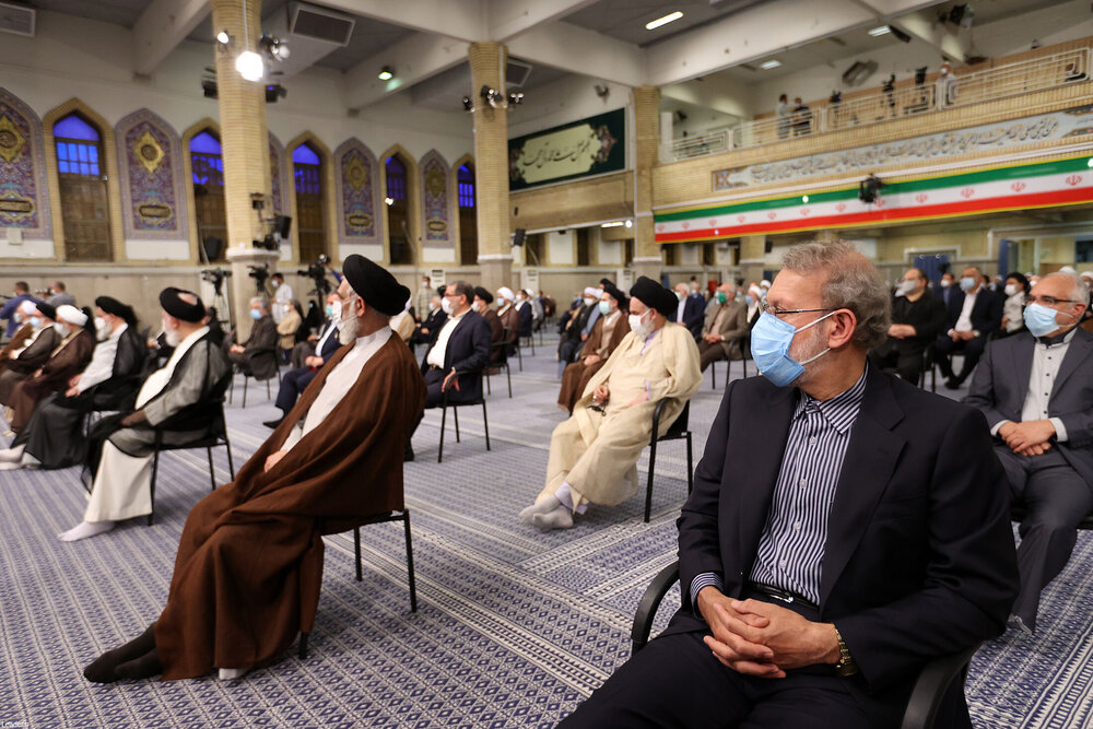 عکسی از حضور علی لاریجانی در مراسم تنفیذ ریاست جمهوری رئیسی