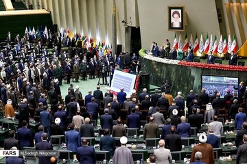 تصویری از حضور سردار قاآنی با لباس غیرنظامی در مراسم تحلیف رئیسی