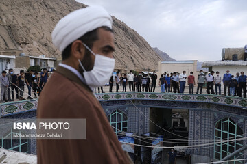 آیین سنتی برپایی خیمه‌های عاشورایی زرقان