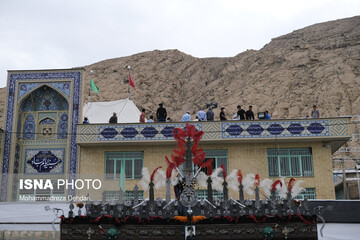 آیین سنتی برپایی خیمه‌های عاشورایی زرقان