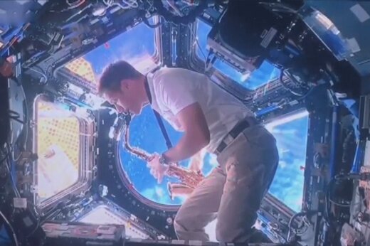 ببینید | هنرنمایی جذاب فضانورد فرانسوی برای میزبانی پاریس در المپیک ۲۰۲۴ 