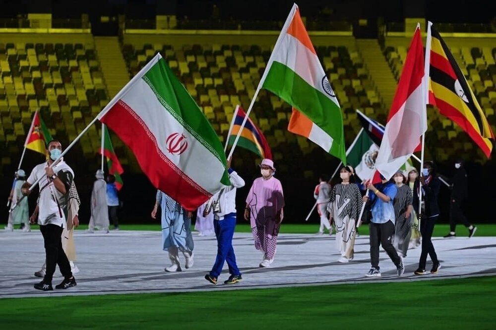 عکس | تصویری از امیرحسین زارع پرچمدار ایران در مراسم اختتامیه المپیک 2020