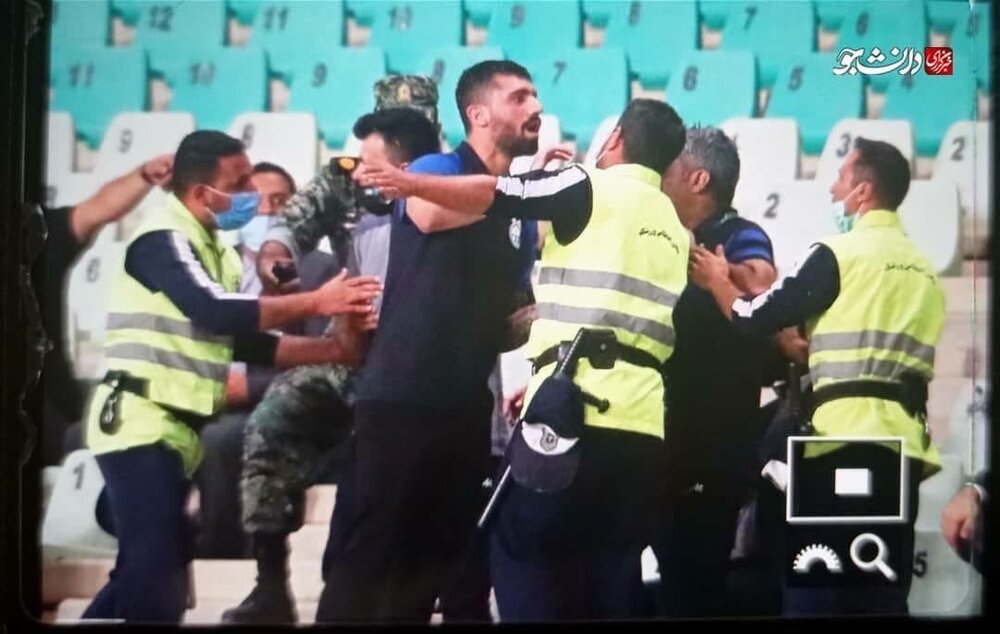 درگیری محمد دانشگر روی سکوهای نقش جهان/عکس