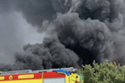 ببینید | آتش‌سوزی بزرگ در بندر «جبل علی» دبی