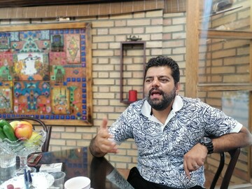 شاهد احمدلو: تلویزیون هر چیزی را تبلیغ می‌کند به جز سینما