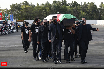 تصاویر | خداحافظی تلخ با ارشا اقدسی؛ کوچ به خانه ابدی