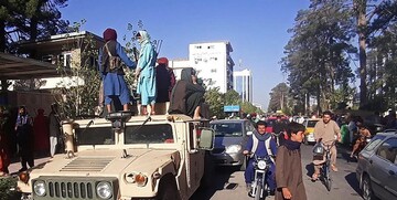 طالبان به زودی تشکیل امارت اسلامی را اعلام می‌کند/ پرچم سفارت آمریکا در کابل پایین کشیده شد/ وزیر دفاع افغانستان غنی را لعن کرد/ بیانیه غنی