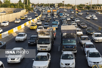 معابر پرترافیک تهران در اولین روز هفته