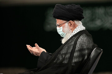 تصاویر | مراسم عزاداری شب هشتم ماه محرم الحرام با حضور رهبرانقلاب