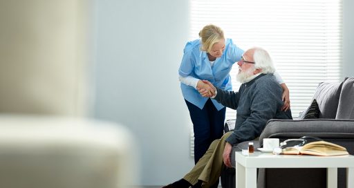 نكات مهم استخدام پرستار سالمند در منزل