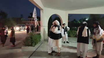رئیس دفتر سیاسی طالبان با استقبال طرفدارانش وارد قندهار شد