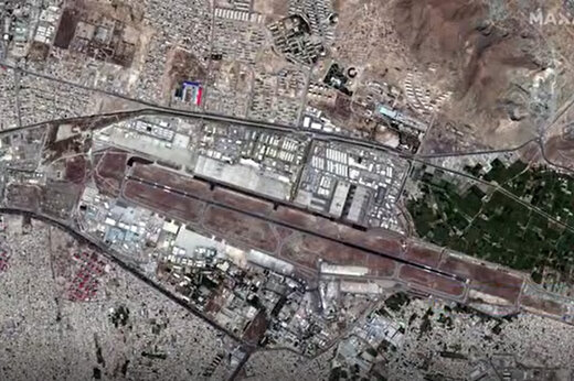 ببینید | تصاویری عجیب و حیرت‌انگیز ماهواره‌ای از ازدحام مردم در فرودگاه کابل