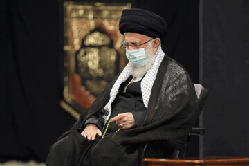 تصاویر | مراسم عزاداری شب عاشورای حسینی با حضور رهبرانقلاب