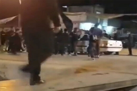 ببینید | تصادف یک دستگاه پژو پارس با عزاداران در شب تاسوعای حسینی