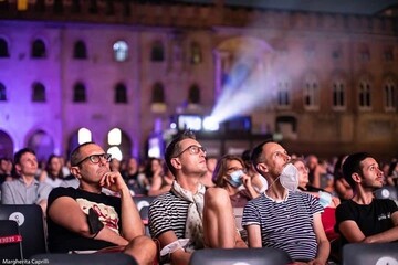 مدل فیلم دیدن خیابانی مردم بولونیا در کرونا