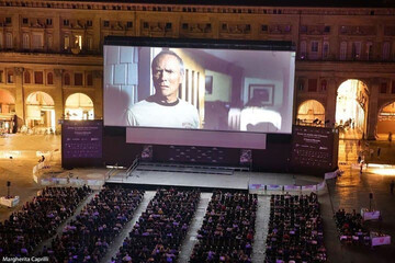 تصاویر | مدل فیلم دیدن خیابانی مردم بولونیا در کرونا به روایت نویسنده جنجالی پایتخت ۶