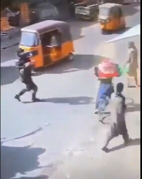 برخورد زشت و زننده طالبان با مردم افغانستان/عکس