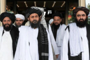 ببینید | لحظه بیعت برادر اشرف غنی با سران طالبان