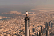 ببینید | پشت صحنه تبلیغ جنجالی هواپیمایی امارات بر فراز برج خلیفه دبی