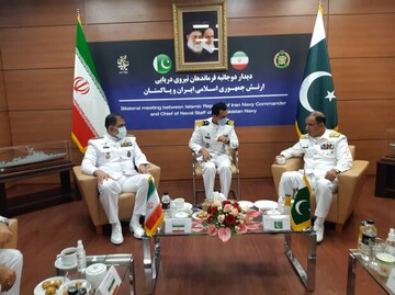 دریادار ایرانی: ایران و پاکستان بازوی قدرتمند تأمین امنیت منطقه هستند/ وعده سرتیپ حیدری درباره مقابله با کرونا