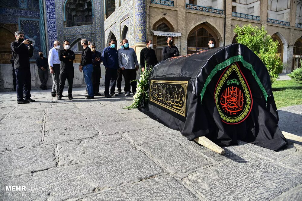 پیکر آیت‌الله فقیه ایمانی تشییع و در کتابخانه امیرالمومنین(ع) اصفهان به خاک سپرده شد