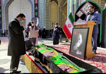 تدفین پیکر علامه ‌در جوار بارگاه علی‌ابن‌موسی الرضا(ع)‌