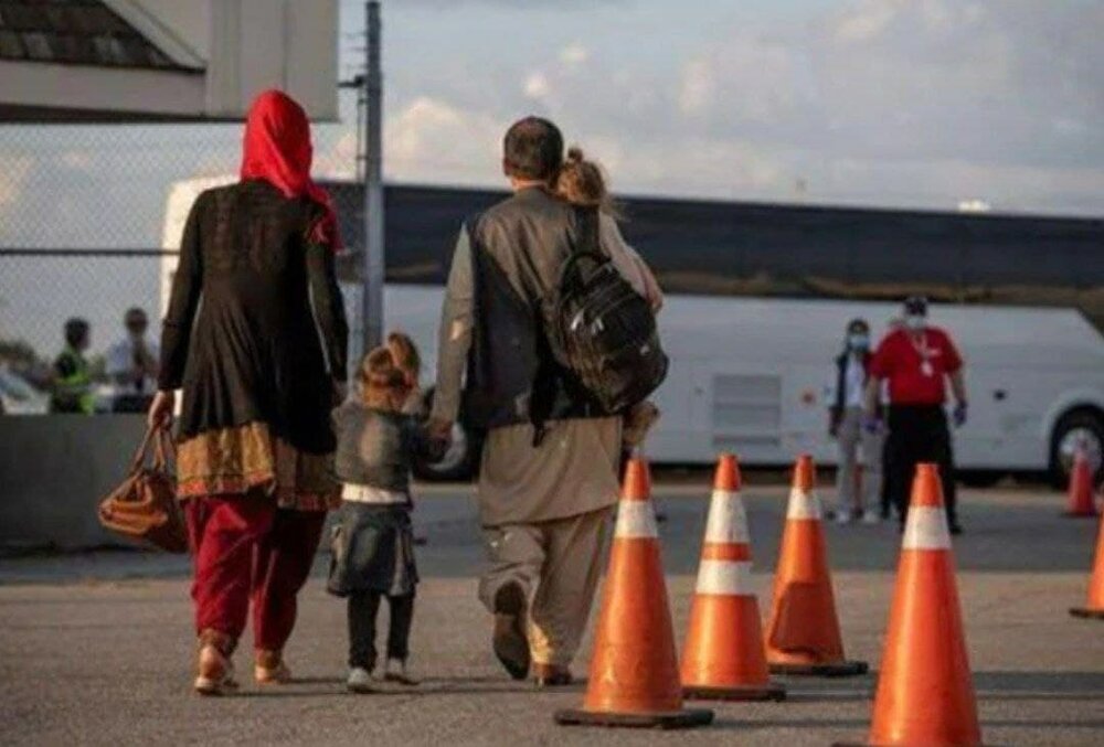 ورود مهاجران افغانستانی به فرودگاه تورنتو کانادا