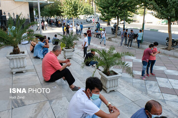 ازدحام جمعی از پناهجویان افغانستانی مقابل سفارت آلمان برای دریافت ویزا