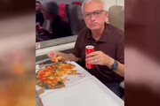 ببینید | جشن پیروزی مورینیو با پیتزا مخصوص