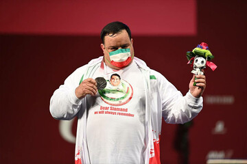 تصاویر | قاب‌های ماندگار از لحظه اهدای مدال نقره پارالمپیک به پورمیرزایی