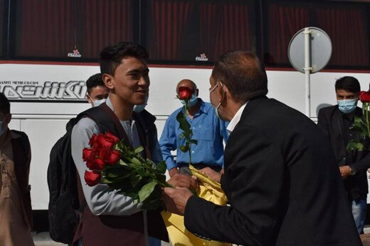 بورسیه شدن ۲۰ دانشجوی نخبه افغان در دانشگاه علوم پزشکی یزد