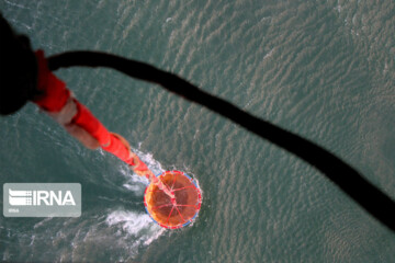 تصاویر | اطفای حریق در تالاب انزلی