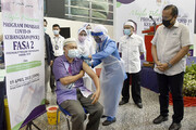 ببینید | ویدیویی جالب از سرعت واکسن زدن در یک مرکز واکسیناسیون مالزی