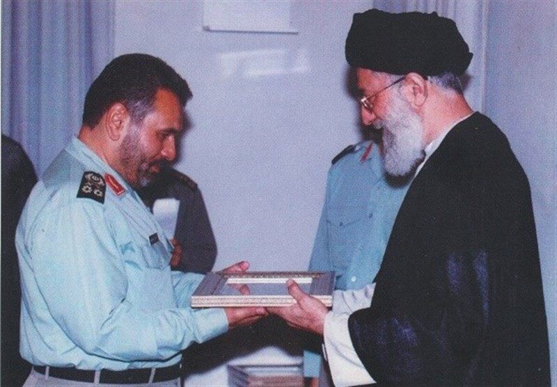 دستخط تقدیرِ فرمانده کل قوا از سرلشکر فیروزآبادی در سال ۷۴+ عکس