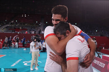 تصاویر | اشک شوق والیبال نشسته ایران پس از ضرب هفتمین مدال طلا در تاریخ پارالمپیک