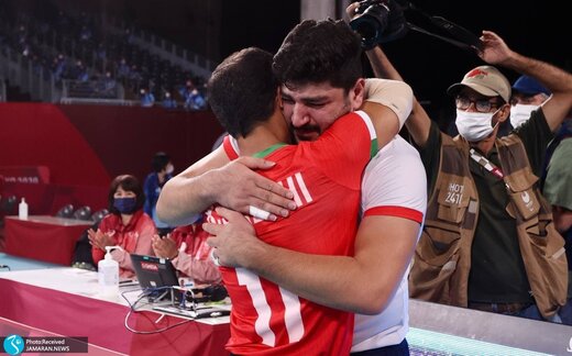 اشک شوق والیبال نشسته ایران پس از ضرب هفتمین مدال طلا در تاریخ پارالمپیک