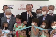 ببینید | حرکت جنجالی اردوغان با یک کودک خردسال