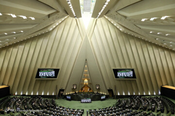 تصاویر | حواشی جلسه علنی مجلس شورای اسلامی