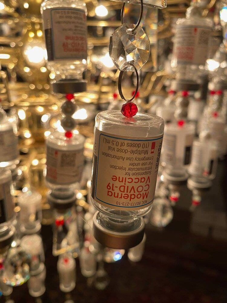 هنرآفرینی با ویال‌های واکسن کرونا