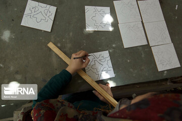 تصاویر | کارگاه ساخت کاشی هفت رنگ