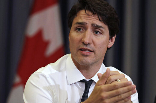 ببینید | نخست وزیر کانادا سنگ‌باران شد