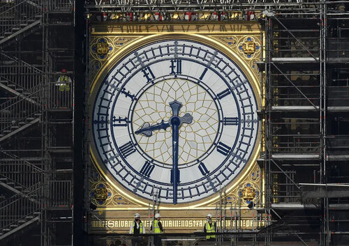 کارگران در حال کار در پروژه بازسازی ساعت "بیگ بن" لندن