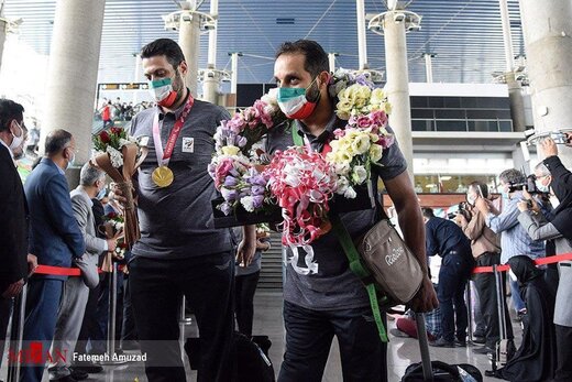 بازگشت قهرمانان پارالمپیک به وطن