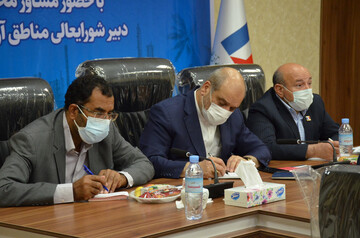 در پایان عمر دولت قبلی تصمیمی برای انجام تغییرات در سطح مدیران مناطق آزاد نداشتیم