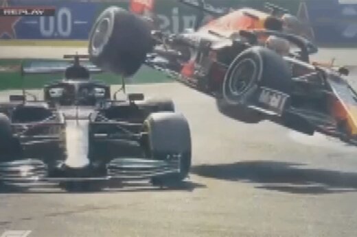ببینید | لحظه تصادف شدید مکس ورشتپن با لوئیس همیلتون در مسابقات فرمول یک