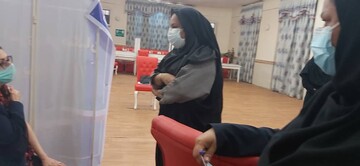 انجام واکسیناسیون ۴۶۲ مادر باردار علیه کرونا در جنوب غرب خوزستان 