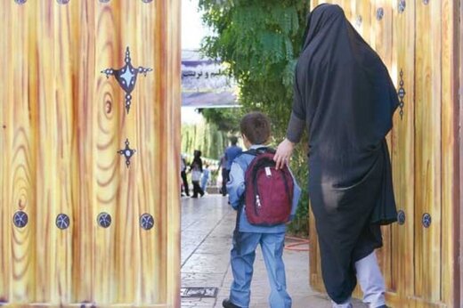 آموزش‌وپرورش: هیچ ممنوعیتی برای گرفتن کارنامه توسط مادر نداریم
